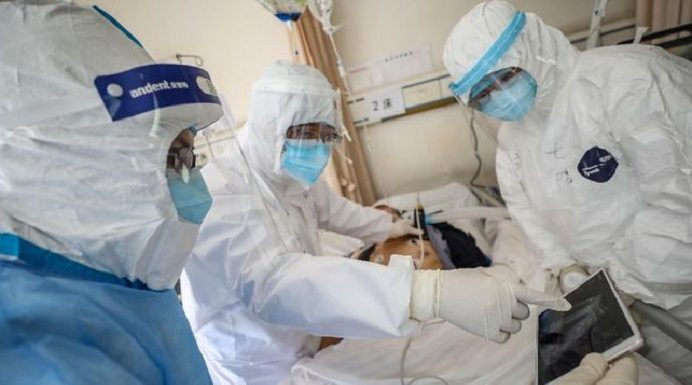 Alor Tambah 8 Kasus Baru Covid-19, Total 48 Gambar: Ilustrasi seorang pasien Covid-19 sementara dirawat di sebuah Rumah Sakit. (Sumber: CNNIndonesia.com).