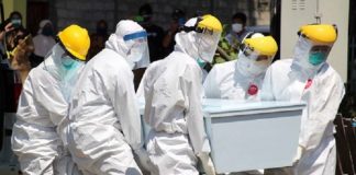 Update: Tambah 20, Kasus Covid-19 di Alor Capai 87, NTT 4.797 Gambar: Jenazah pasien Covid-19 meninggal di Tasikmalaya. (Foto: Merdeka.com).