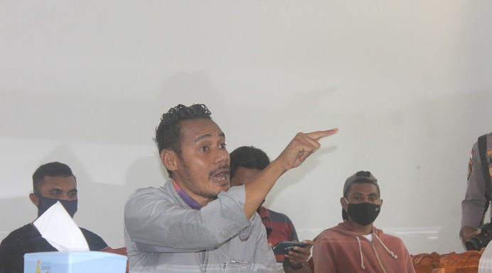 GERAM: Proyek Gedung Baru DPRD Alor Rp 25 M adalah Produk Konflik Dialog di DPRD, Aktivis GERAM Masin Yamin bersih keras menuntut DPRD dan Pemda membatalkan proyek gedung baru kantor DPRD senilai Rp 25 Miliar di tahun 2021.