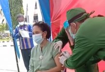 Pdt Mery Kolimon Ajak Warga GMIT Ikut Vaksinasi Antibodi Covid-19 Pdt. Mery Kolimon divaksin antibodi Covid-19 perdana, Jumat (15/1) pagi di Kupang.