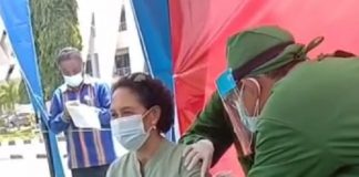 Pdt Mery Kolimon Ajak Warga GMIT Ikut Vaksinasi Antibodi Covid-19 Pdt. Mery Kolimon divaksin antibodi Covid-19 perdana, Jumat (15/1) pagi di Kupang.