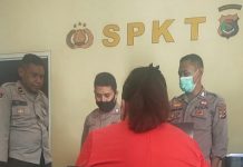 Ketua DPRD Alor Lapor Dua Anggota DPRD di Polda NTT Ketua DPRD Alor Enny Anggrek melaporkan Dony Mooy, Marthen Blegur, Jhoni Tulimau dan Lomboan Djahamou di SPKT Polda NTT, Kota Kupang, Selasa (12/1/2021).