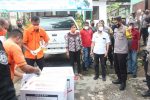4.120 Vial Vaksin Antibodi Covid-19 Tiba di Alor, Kapolres Kawal Kotaknya Vaksin Covid-19 tiba di kantor Dinas Kesehatan Alor, Rabu (27/1) pagi.