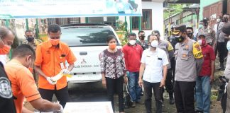 4.120 Vial Vaksin Antibodi Covid-19 Tiba di Alor, Kapolres Kawal Kotaknya Vaksin Covid-19 tiba di kantor Dinas Kesehatan Alor, Rabu (27/1) pagi.