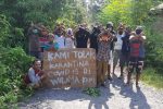 Warga Kabola Alor Aksi Tolak Rumah Karantina Pasien Covid-19 di SKB Wolatang Belasan warga Wolatang Kelurahan Kabola, Kecamatan Kabola, Kabupaten Alor, NTT, berbondong-bondong melakukan aksi protes menolak rencana pemerintah menjadikan gedung SKB sebagai lokasi karantina pasien positif Covid-19. Aksi itu dilakukan di jalan masuk gedung SKB Wolatang, Selasa (12/1/2021) pagi tadi di Wolatang Kelurahan Kabola.