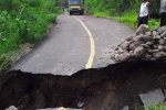Jalan Negara Terputus, 200 KK Ikut Terdampak Bencana Banjir di Alor Timur Jalan Negara Kalabahi-Maritaing persisnya di pintu masuk Desa Maritaing terputus total akibat longsor yang terjadi pada Senin (1/2/2021) malam di Desa Maritaing Kecamatan Alor Timur Kabupaten Alor, NTT.