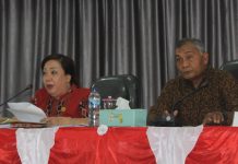 Respon Laporan Pemkab, Ketua DPRD Alor Tegaskan Siap Hadapi Proses Hukum Ketua DPRD Alor Enny Anggrek, SH (kiri) dan Wakil Ketua DPRD Alor Sulaiman Singh, SH memimpin sidang paripurna di DPRD Alor waktu lalu.
