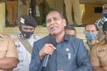 Bebas Corona, Pemda Alor Tambah DAU 8% Tangani Covid-19 Bupati Alor Drs. Amon Djobo ketika berdialog dengan aktivis GMNI soal pertanggungjawaban dana Covid-19, Senin (15/3) di kantor Bupati, Batunirwala.