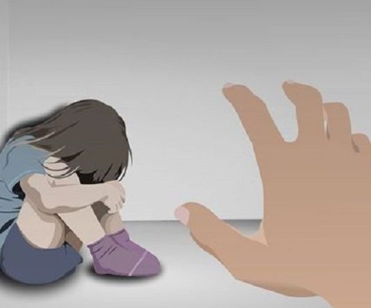 Oknum Pensiunan Pendeta di Alor Diduga Cabuli Anak di Bawah Umur Gambar Ilustrasi: Kekerasan seksual anak. (SUmber: pikiranrakyat.com).