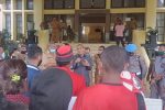 GMNI Desak Pemda Alor Beberkan Penggunaan Dana Covid-19 ke Publik Bupati Alor Drs. Amon Djobo berdialog dengan aktivis GMNI soal dana Covid-19, Senin (15/3) di kantor Bupati Alor, Batunirwala.