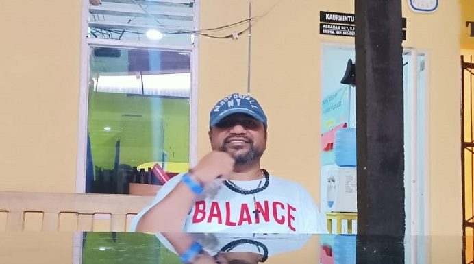 Tersangka ITE Lomboan Djahamou: Saya Kritik Ketua DPRD Alor, Tidak Bermaskud Menghina Tersangka kasus ITE Lomboan Djahamou ketika hadir di penuhi panggilan Polisi di Mapolres Alor, Senin (1/3) siang.