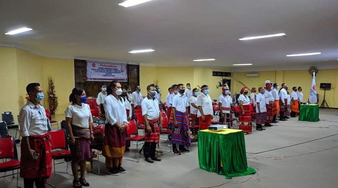 Yulius Djobo dan Nonce Kalla Pimpin PAPPRI Alor Periode 2020-2025 Pengurus PAPPRI Alor Periode 2020-2025 mengikuti acara pelantikan virtual di Aula Nusantara kantor Bupati Alor, Selasa (9/3) petang.