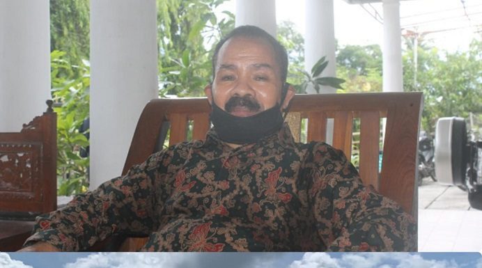 Perintis Bandara Pantar Simeon Pally Tak Diundang di Acara Pendaratan Perdana Wagub NTT Gambar: Perintis Bandara Pantar Drs. Simeon Th. Pally (atas) dan Pesawat Demonim Air yang mengangkut rombongan Wagub NTT Joseph Nae Soi mendarat perdana di Bandara Pantar Kabupaten Alor, Sabtu (20/3/21).