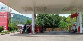 Pedagang dan Nelayan di Alor Keluhkan Larangan Beli BBM Gunakan Jirigen SPBU Karkameng nampak tidak melayani pembelian BBM menggunakan Jirigen.