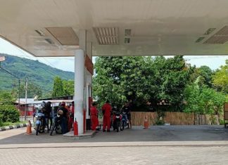 Pedagang dan Nelayan di Alor Keluhkan Larangan Beli BBM Gunakan Jirigen SPBU Karkameng nampak tidak melayani pembelian BBM menggunakan Jirigen.
