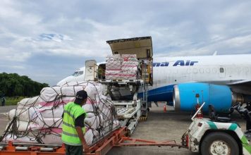 Ini Jenis Bantuan Bencana yang Diantar Langsung Mensos Risma ke NTT Bantuan Kemensos RI yang disalurkan untuk korban bencana alam di NTB dan NTT pada Senin (5/4) siang. (Foto: Akun Twitter Kemensos RI).
