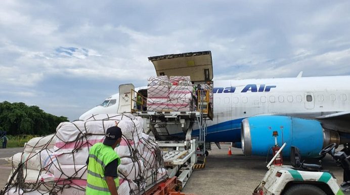 Ini Jenis Bantuan Bencana yang Diantar Langsung Mensos Risma ke NTT Bantuan Kemensos RI yang disalurkan untuk korban bencana alam di NTB dan NTT pada Senin (5/4) siang. (Foto: Akun Twitter Kemensos RI).