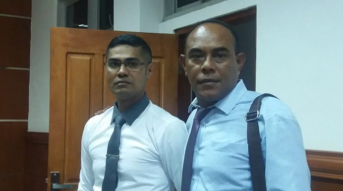 Mutasi, Iptu Mahdi Dejan Resmi Menjabat Kasat Reskrim Polres TTS Iptu Mahdi Dejan Ibrahim (kanan) dan rekannya mewakili Kapolres Alor AKBP Patar Silalahi ketika menghadiri sidang praperadilan yang dilayangkan tersangka Enny Anggrek di PN Kalabahi pada Agustus 20217. Sidang itu Hakim memutuskan penetapan tersangka Enny Anggrek sah sesuai ketentuan KUHAP yang berlaku. Namun dalam perjalananya, kasus itu tidak dilanjutkan ke sidang pemeriksaan pokok perkara di PN Kalabahi. Polisi pun kemudian mengeluarkan SP3 kasus Enny Anggrek sekitar tahun 2019.