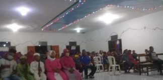 Idul Fitri di Alor NTT, Ibadah Pelepasan Pawai Takbiran Ramadan 1442 H Dilakukan di Gereja GMIT Jamaah Masjid Rahmatulah Lanleki dan Jemaat GMIT Sion Lola sedang mengikuti ibadah Pelepasan Pawai Takbiran Ramadan 1442 H dan Pawai Kenaikan Yesus Kristus di Gereja GMIT Sion Lola pada Selasa (12/5/2021) malam.