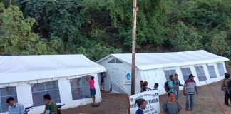 Disdik Alor Bantu 7 Tenda Darurat Belajar pada Sekolah yang Hancur Diterpa Seroja Tenda darurat belajar bantuan Kemendiknas di SD Negeri Warbadi Desa Kaleb Kecamatan Pantar Timur. Sekolah itu merupakan salah satu dari 38 sekolah yang mengalami rusak berat diterpa badai Seroja pada April lalu. (Foto: Relawan Pemuda Alor).