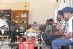 GMKI Minta Pemkab dan DPRD Alor Selesaikan Polemik Relokasi Pasar BPC GMKI Kalabahi sedang berdialog soal polemik relokasi pasar dengan Asisten I sekaligus Plt Kadis Perdagangan Alor, Ferdy I. Lahal di ruang kerjanya, Rabu (9/6/2021).