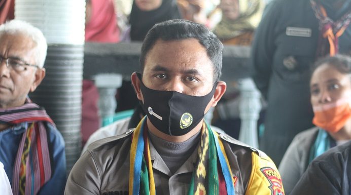 Kapolres Alor Beberkan Alasan Mengamankan Demonstran yang Ricuh Demo Tolak Relokasi Pasar Kapolres Alor AKBP Agustinus Chrismas Try Suryanto, S.IK, ketika menghadiri acara pembukaan Festival Al-Quran Tua di Desa Alor Besar, Agustus 2020.