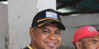 Korkab PKH Bantah Salurkan Bantuan PKH Bersama Ketua DPRD Alor Korkab PKH Alor, Darwin Anwar, SH.