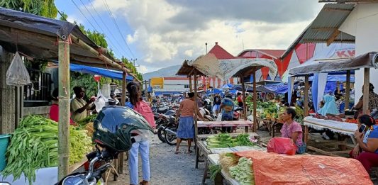 Relokasi Pasar Alor, Pedagang: Kami Dikejar Koperasi 753 Pedagang Pasar Kadelang yang direlokasi, kini berdagang di Pasar Lipa Kalabahi.