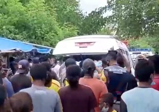 Tangis Keluarga Pecah Saat Jenazah Korban Penembakan Teroris Papua Tiba di Alor NTT Jenazah Habel Halenti (30), warga sipil asal kabupaten Alor NTT yang ditembak mati anggota Teroris tiba di Kalabahi Alor, Minggu (6/6/2021) pagi.