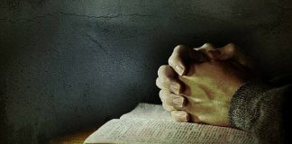 Isi Panduan Lengkap Doa Puasa GMIT untuk Indonesia Bebas Covid-19 Foto: Ilustrasi berdoa puasa.