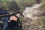 Bantah Kades, Kontraktor: Pekerjaan Jalan Ekonomi Desa Wolwal Tengah Alor sudah 100% Foto: Kondisi pekerjaan proyek jalan ekonomi Desa Wolwal Tengah yang diduga bermasalah. Nampak sejumlah semen yang sudah mengeras dan mesin molen berada di lokasi proyek. Proyek yang bersumber dari Dana Desa TA 2019 itu disebut-sebut dikerjakan oleh kontraktor bernama Aisa.
