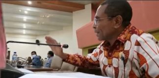 Tentang Proyek Jalan Provinsi di Alor, Gabriel Binna: Jangan Sampai Pinjaman Belum Selesai Barang sudah Rusak Ketua Komisi I DPRD Provinsi NTT Gabriel Beri Binna ketika menyampaikan aspirasi masyarakat Alor soal masalah proyek jalan provinsi pada sidang paripurna DPRD, Rabu (4/8/21) siang di kantor DPRD, Jln El Tari Kota Kupang.
