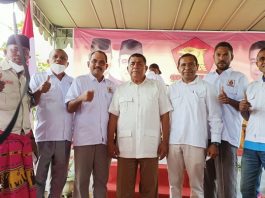 Gerindra Siapkan Gabriel Beri Binna Caleg DPR RI dan Iskandar Lakamau Cabup Alor di 2024 Foto: Yusak Atamau (ujung kiri), Taufik Sabudin (kedua kiri), Iskandar Lakamau (keempat kiri), Esthon Foenay (tengah) dan Gabriel Beri Binna (ketiga kanan) usai acara pelantikan DPC Gerindra Alor, Sabtu (28/8/2021) di Kalabahi.