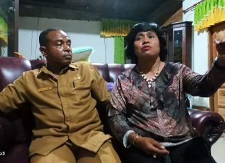Anggota DPRD Naboys Talo Beberkan Ricuh dengan Bupati Alor Ketika Bahas Hibah Tanah ke PT Pertamina Anggota DPRD Alor F-Demokrat, Naboys Talo (kanan) di dampingi suaminya Muaz Abdulrachman Kamis, ketika jumpa pers di rumahnya, Senin (13/9) di kompleks Swah Lama, Kalabahi.