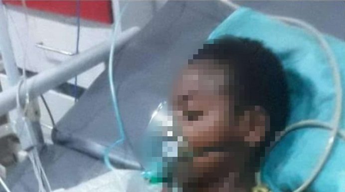 Siswa SMP di Alor Tewas Diduga Dianiaya Gurunya MM saat masih kritis di UGD RSUD Kalabahi.