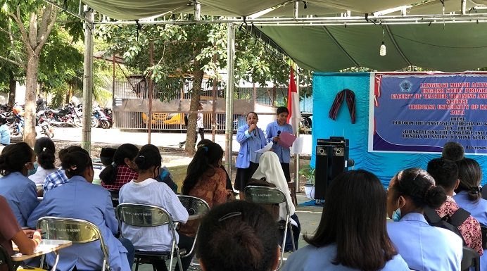 Prodi Bing UNTRIB Gelar Lomba Bahasa Suasana acara lomba bahasa Prodi Pendidikan Bing Untrib Kalabahi, Senin (25/10) di halaman kampus Untrib, Batunirwala, Kalabahi.