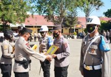Pecatan Polisi Kasus Asusila ini Gugat Kapolda NTT di PTUN Kupang Kapolda NTT, Inspektur Jenderal Polisi Lotharia Latif gelar upacara luar biasa pemecatan anggotanya pada bulan September 2021 di Mapolda NTT. (Foto: Istimewa).