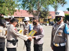 Pecatan Polisi Kasus Asusila ini Gugat Kapolda NTT di PTUN Kupang Kapolda NTT, Inspektur Jenderal Polisi Lotharia Latif gelar upacara luar biasa pemecatan anggotanya pada bulan September 2021 di Mapolda NTT. (Foto: Istimewa).