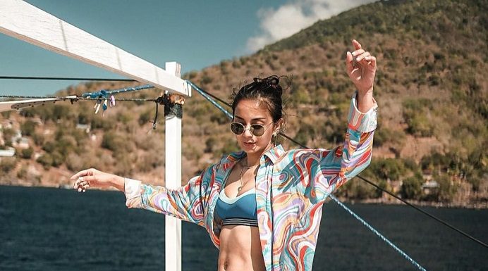 Snorkeling di Pulau Alor NTT, Aktris Kirana Larasati Kagum Keindahan Alam Bawah Lautnya Aktris Kirana Larasati Hanafiah ketika tour wisata ke pulau Alor NTT awal September 2021. (Foto: Instagram Kirana Larasati Hanafiah).