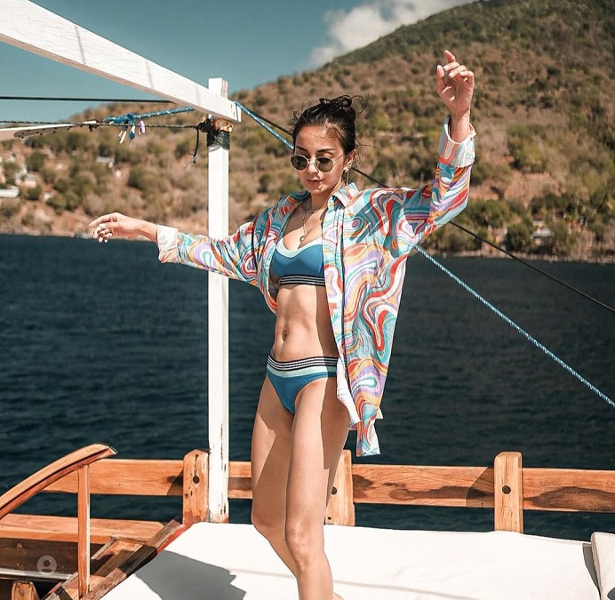 Aktris Kirana Larasati Hanafiah ketika tour wisata ke pulau Alor NTT awal September 2021. (Foto: Instagram Kirana Larasati Hanafiah).