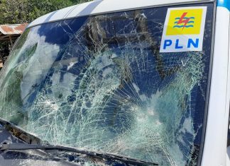 Warga Merusak Mobil PLN Alor Gegara Kesal Listrik Padam Melulu Jelang Natal Mobil operasional ULP PLN Cabang Alor yang diduga dirusak oknum warga Desa Petleng pada Selasa (9/11) gara-gara listrik sering padam tanpa ada pemberitahuan.
