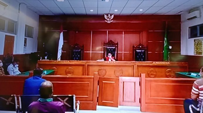 Isi Amar Putusan Hakim yang Menolak Gugatan Praperadilan Alberth Ouwpoly Hakim Tunggal Datu H. Jayadiningrat, SH memimpin sidang putusan praperadilan, Senin (31/1) di PN Kalabahi.