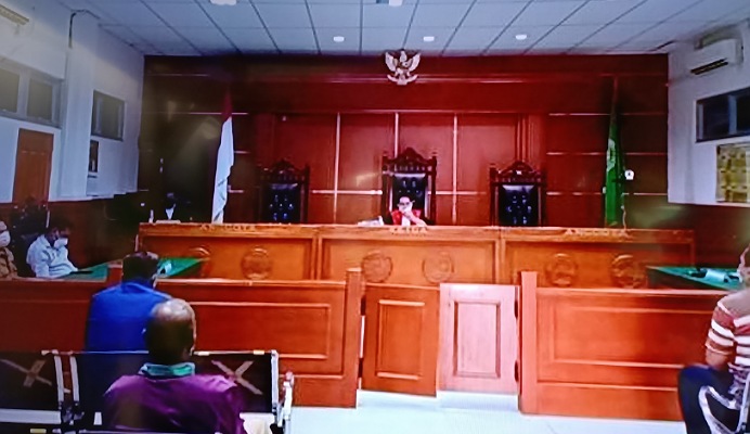 Hakim Tunggal Datu H. Jayadiningrat, SH memimpin sidang putusan praperadilan, Senin (31/1) di PN Kalabahi.