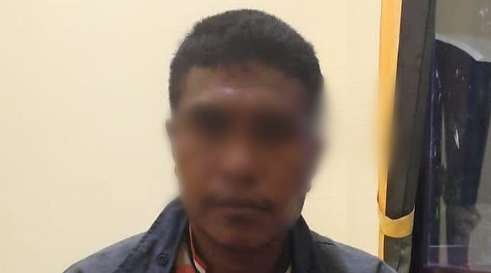 Polisi Bekuk Pelaku Pemerkosa Siswi 15 Tahun di Kabupaten Kupang NTT NF, terduga pelaku pemerkosaan anak sedang menjalani pemeriksaan di Unit PPA Polres Kabupaten Kupang, Kamis (6/1/2022) pagi. (Foto: digtara.com).