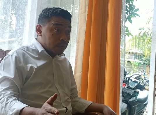 Pengacara Alberth Ouwpoly Minta Jaksa Periksa Bupati Alor dalam Kasus Dugaan Korupsi DAK 2019 Mario A. Lawung, SH.,MH ketika jumpa pers di rumah Alberth N. Ouwpoly, pada Jumat (21/1/2022) usai menghadiri sidang praperadilan di PN Kalabahi.