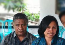Jhon Pulingmahi Tegaskan Utang Istrinya Sudah Dibayar Rp 14 Juta, Sisa Rp 11 Juta Kepala BKPSDM Kabupaten Alor, Jhon Pulingmahi (kiri) dan istrinya Linda Nuha Sina. (Sumber Foto: Istimewa).