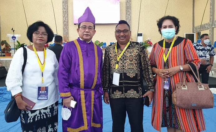 Pdt. Dr. Mery Kolimon (ujung kanan) ketika menghadiri sidang MPL PGI di Kota Tahuna, Sulawesi Utara, Januari 2022.