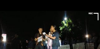 Puisi-Puisi Bergema di Nusa Kenari Dukung Keadilan Hukum Astri dan Lael Rikko Ae, Zonia Karipalay dan Aprilin Sailana membaca Puisi Judu: Wahai Hati Adalah Manusia, karya Cornelia Djobo.
