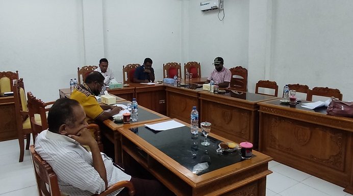 DPRD Alor Gelar RDP dengan Kadis PUPR dan Bapelitbang Bahas Pembangunan Jalan Pureman Ketua Komisi III DPRD Alor Dony M. Mooy memimpin RDP dengan Kadis PUPR Alor dan Sekretaris Bapelitbang Alor, Rabu (23/3) di ruang Komisi III, membahas masalah pembangunan ruas jalan menuju Kecamatan Pureman.