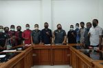 SEMATA Kalabahi Dialog dengan DPRD Alor, Minta Perhatian Pembangunan Jalan dan Listrik di Pureman Ketua DPRD Alor Enny Anggrek dan Pimpinan Komisi foto bersama aktivis SEMATA Kalabahi usai dialog mengenai pembangunan di Kecamatan Pureman, Selasa (15/3/2022) di gedung DPRD Alor.